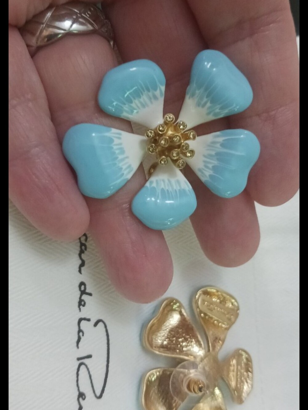 Oscar de la Renta Blue and White EARRINGS, SIGNED - Picture 6 of 7
